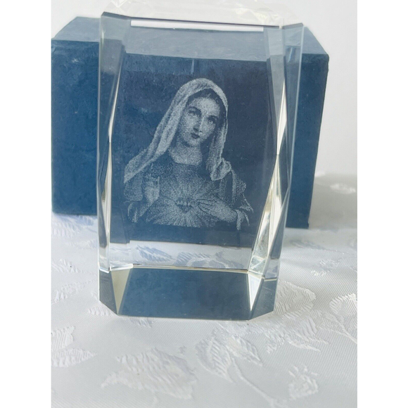 Madonna Virgin Mary Laser Etched Crystal Clear Glass 3D Paperweight IOB - Picture 6 of 7